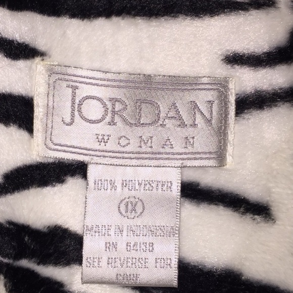 Animal Print Plus Size Faux Fur Vest - Picture 5 of 5